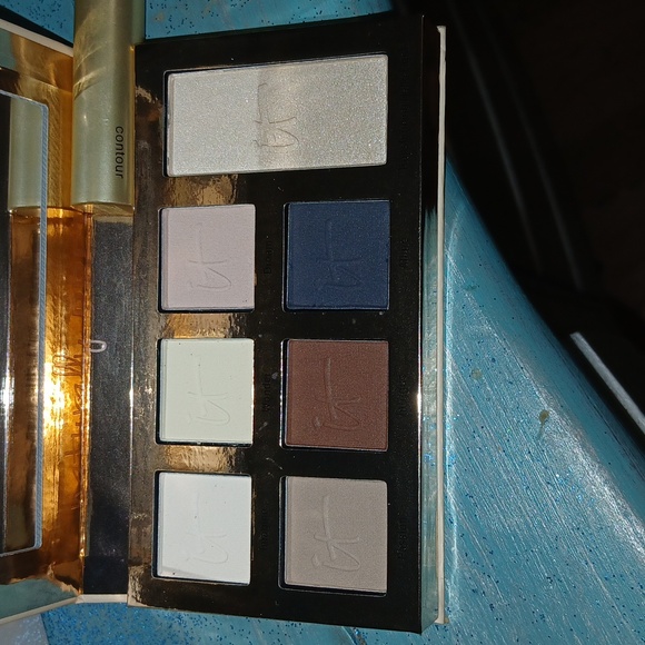 NIB It Cosmetics Naturally Pretty Essentials Maxe Luxe Eyeshadow Palette - Picture 3 of 7